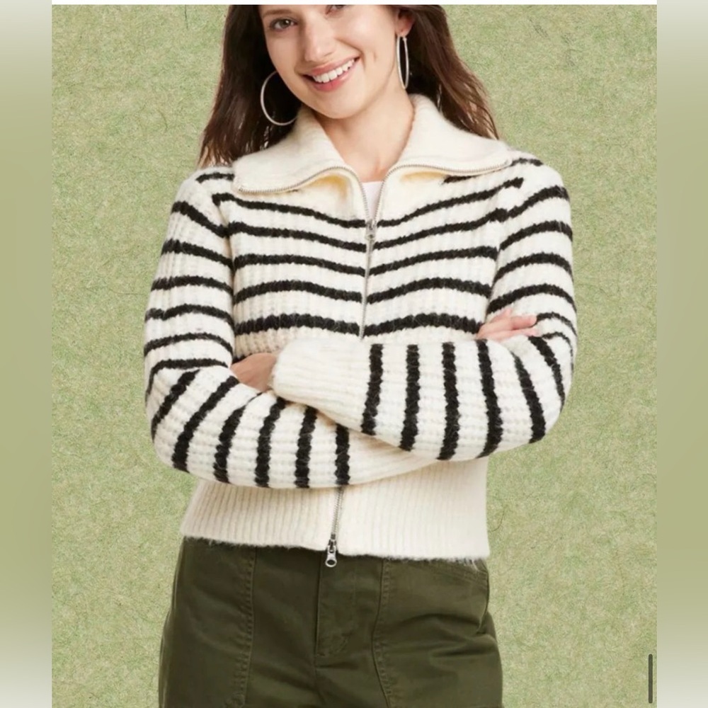 Universal Thread cable knit zipper front sweater
